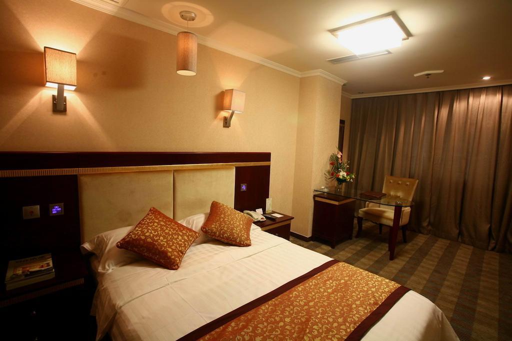 Lutianhua Hotel Chengdu Room photo