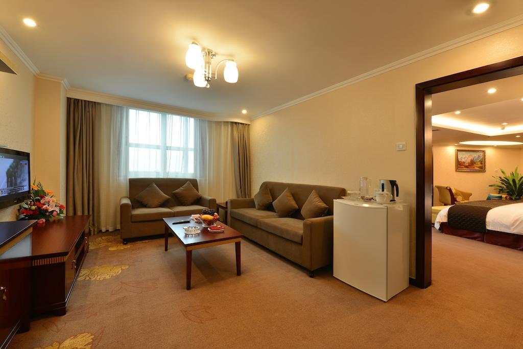Lutianhua Hotel Chengdu Room photo