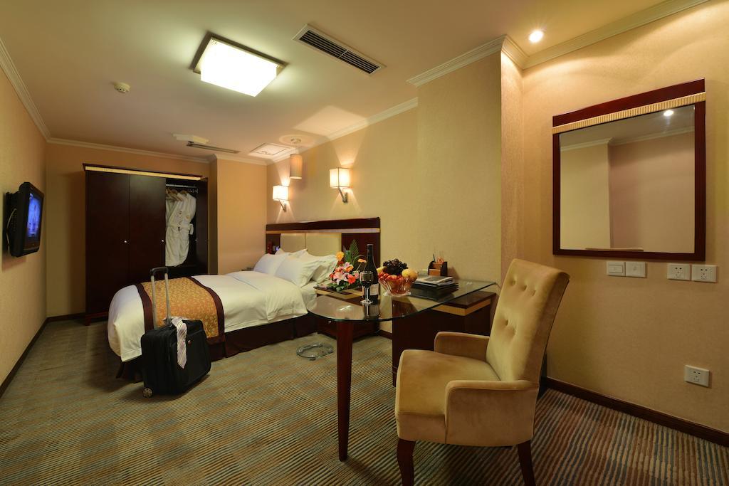 Lutianhua Hotel Chengdu Room photo