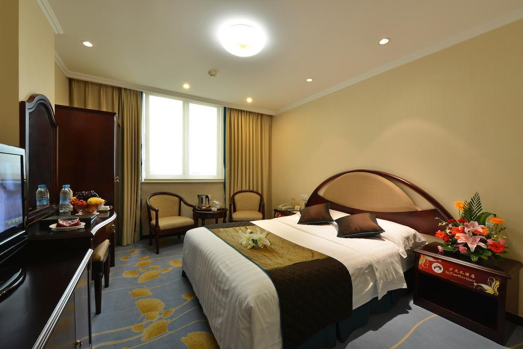 Lutianhua Hotel Chengdu Room photo